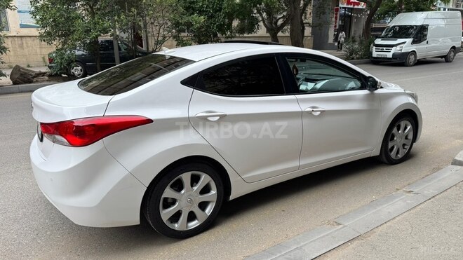 Hyundai Elantra-5