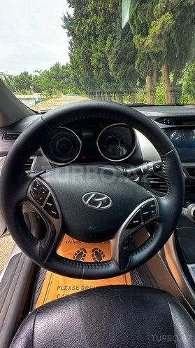 Hyundai Elantra-11