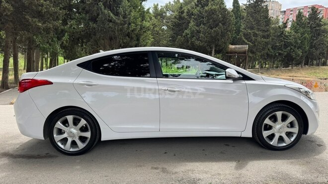 Hyundai Elantra-14
