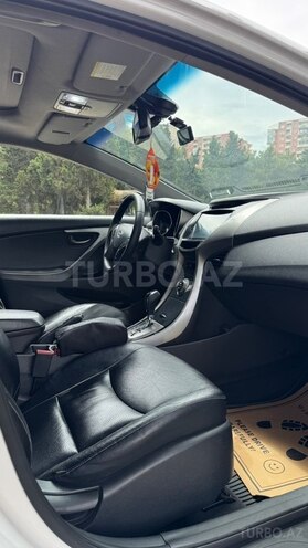Hyundai Elantra-12