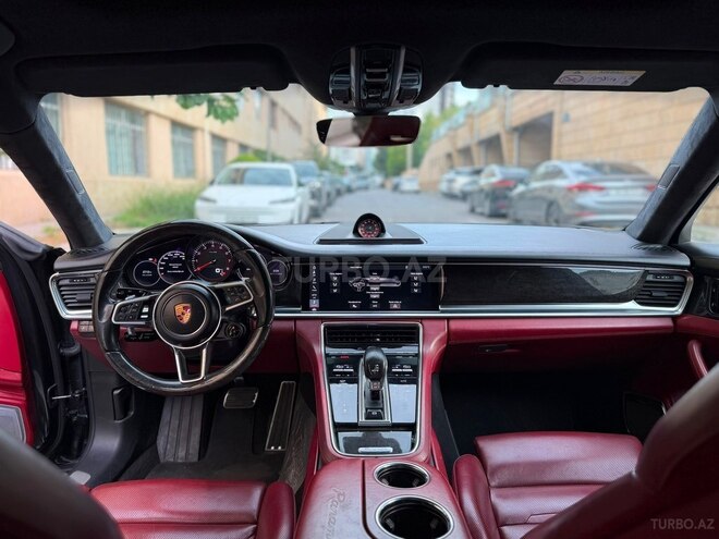 Porsche Panamera 4S-9