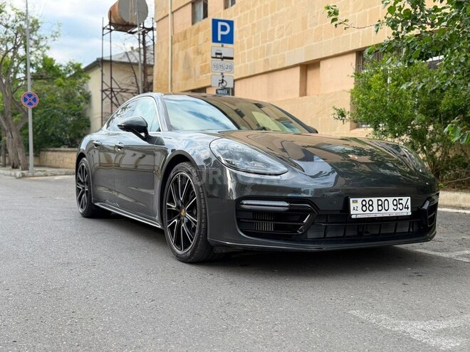 Porsche Panamera 4S-2