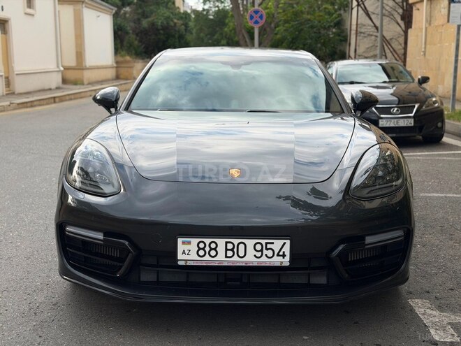 Porsche Panamera 4S-10