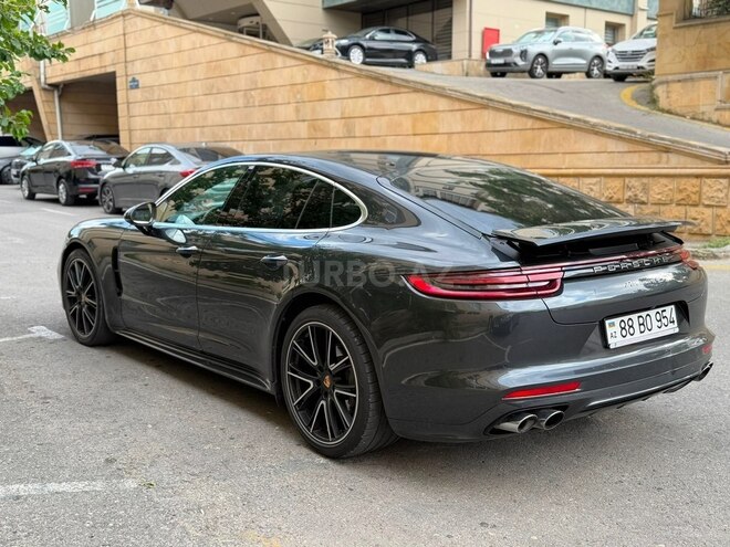 Porsche Panamera 4S-5