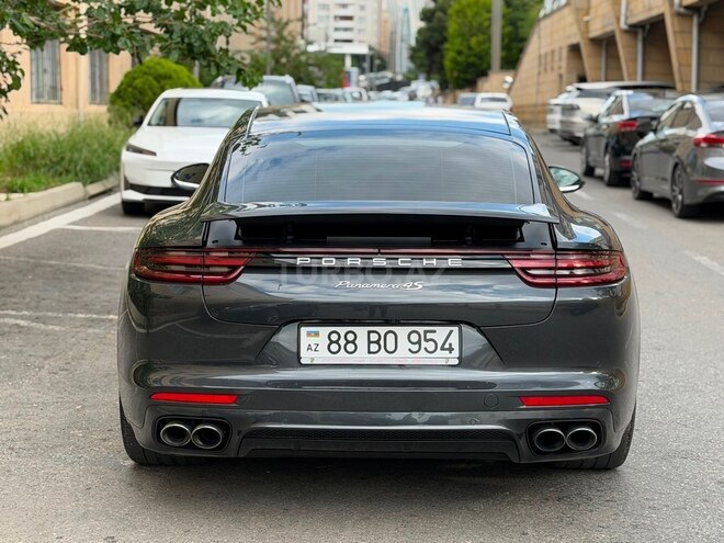 Porsche Panamera 4S-4