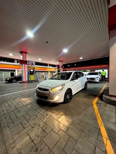 Hyundai Accent-1