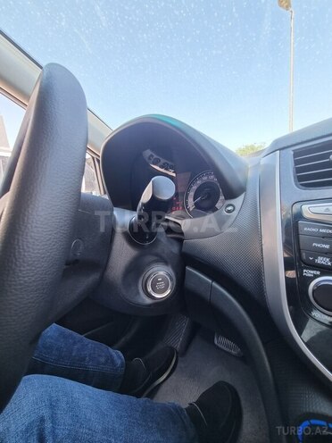 Hyundai Accent-7