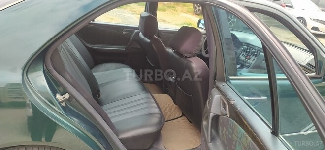 Mercedes E 240-6