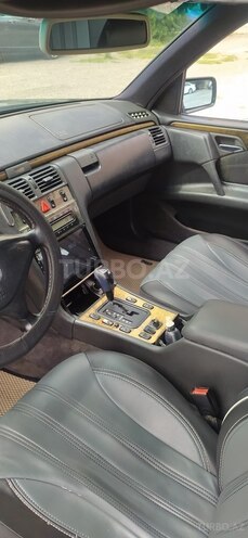 Mercedes E 240-10