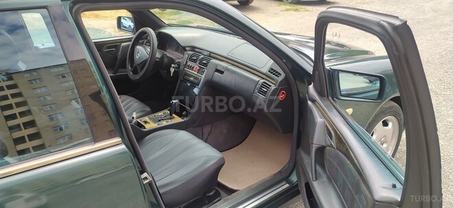 Mercedes E 240-3