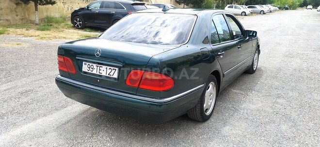 Mercedes E 240-5