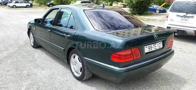 Mercedes E 240-4