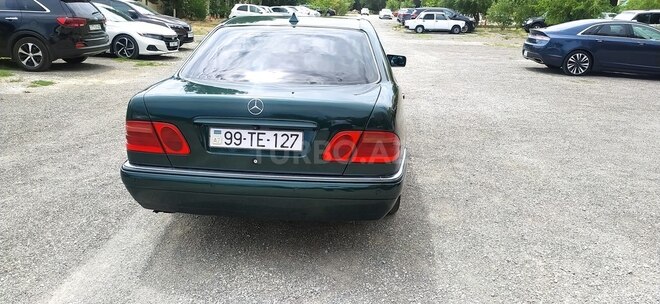 Mercedes E 240-2