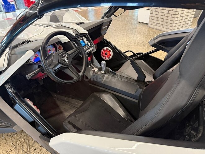 Polaris Slingshot-9