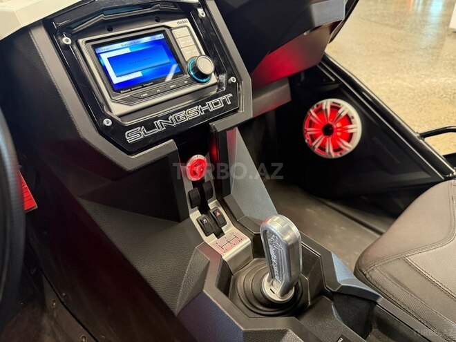 Polaris Slingshot-12