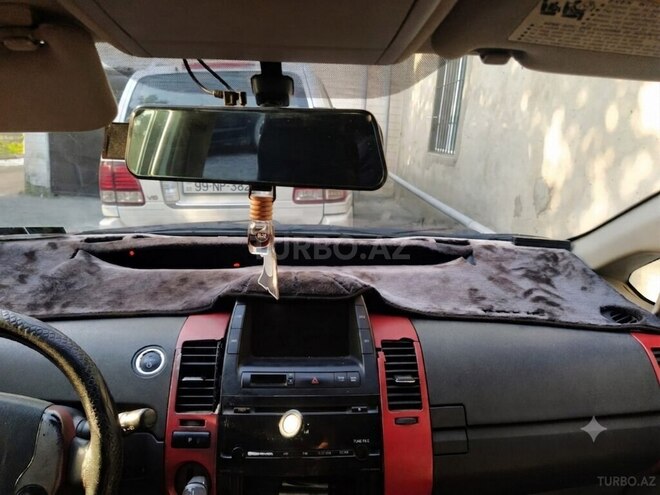 Toyota Prius-5