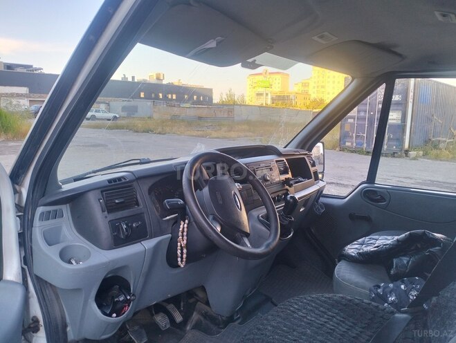 Ford Transit-3