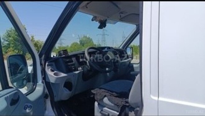 Ford Transit-2