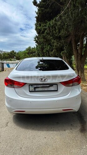 Hyundai Elantra-2