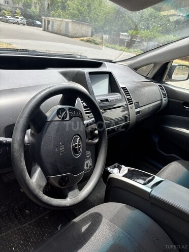 Toyota Prius-5