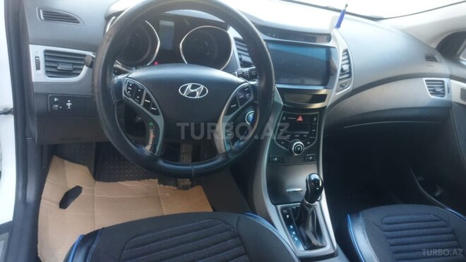 Hyundai Elantra-3