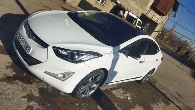 Hyundai Elantra-1