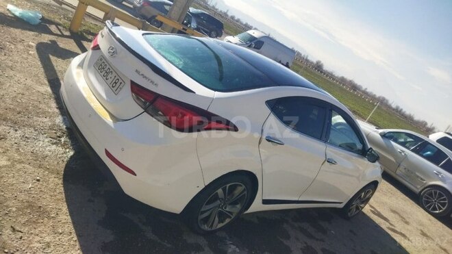 Hyundai Elantra-2
