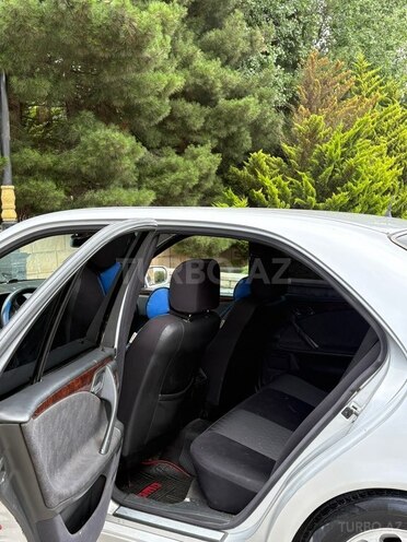 Mercedes E 220-12