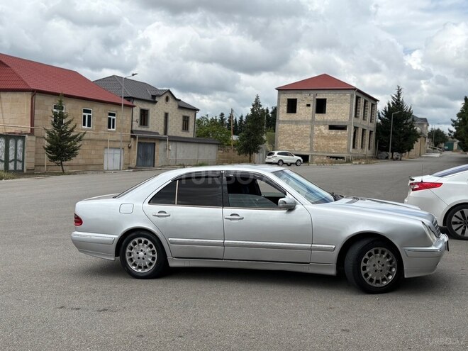 Mercedes E 220-8