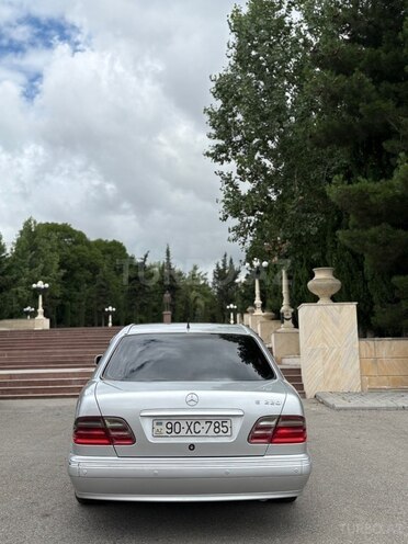 Mercedes E 220-6
