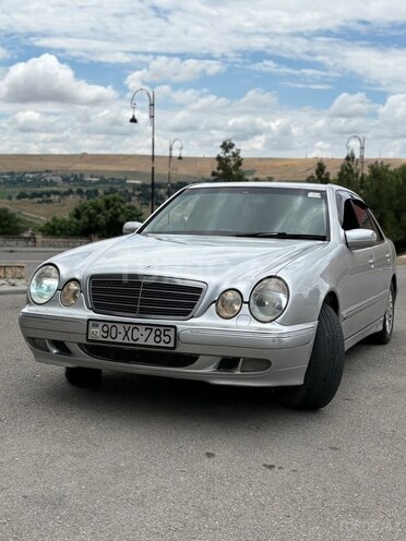 Mercedes E 220-1