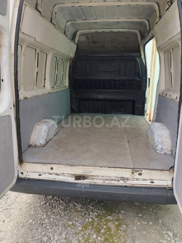 Ford Transit-9