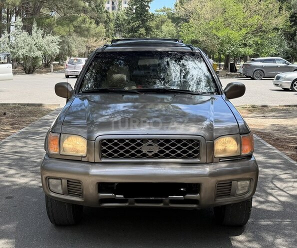 Nissan Pathfinder-1