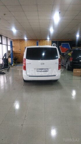 Hyundai H-1-3