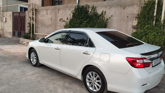 Toyota Camry-13