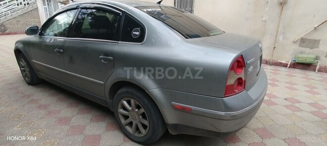 Volkswagen Passat-11