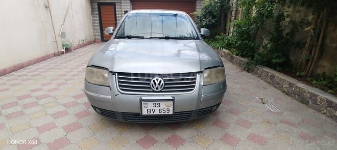 Volkswagen Passat-1
