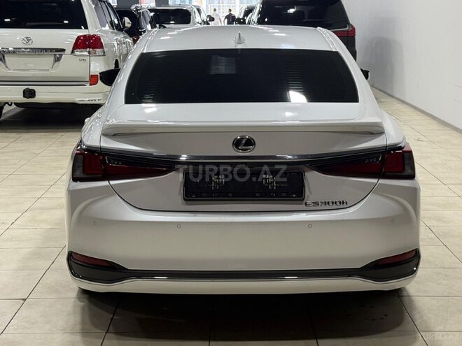 Lexus ES 300h-4