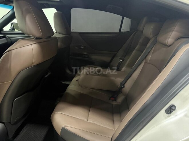 Lexus ES 300h-10