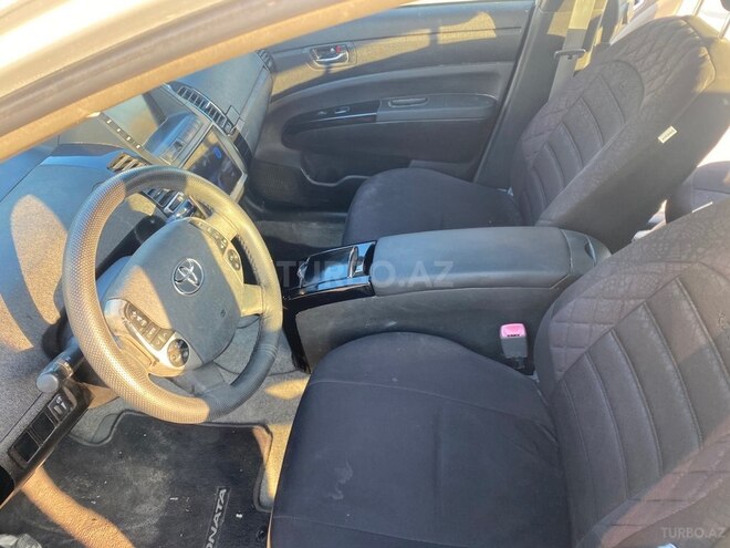 Toyota Prius-8