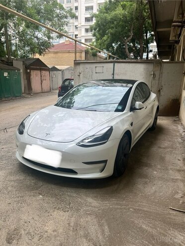 Tesla Model 3-4