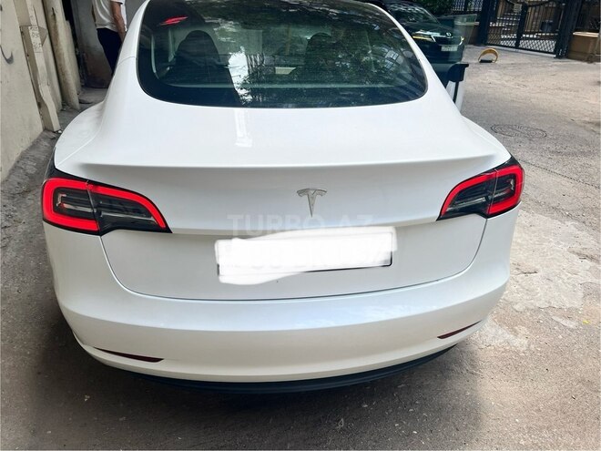 Tesla Model 3-3