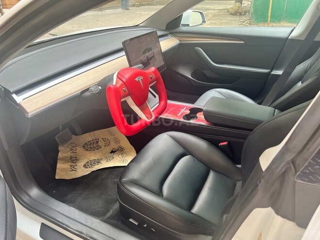 Tesla Model 3-10