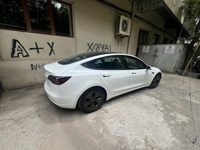 Tesla Model 3-7