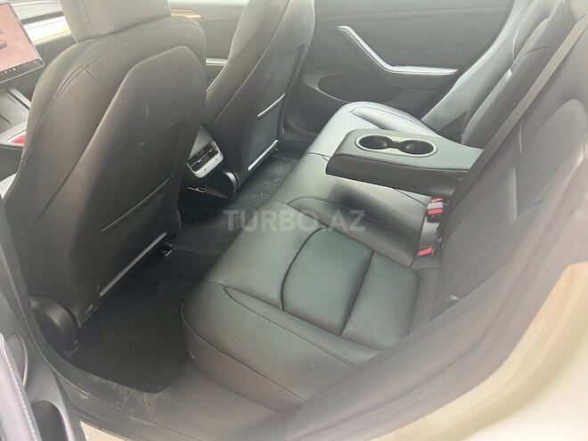 Tesla Model 3-9