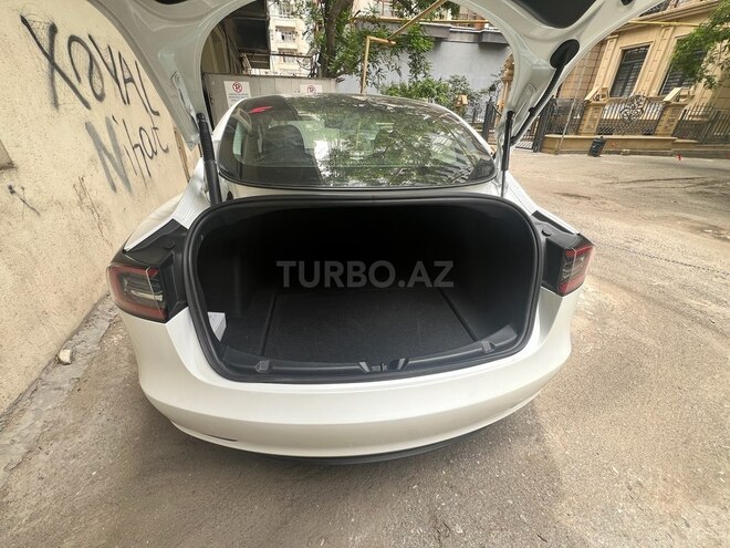 Tesla Model 3-8