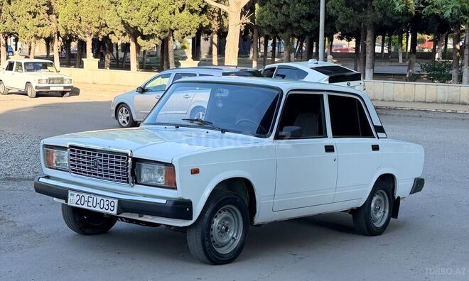 LADA (VAZ) 2107-2