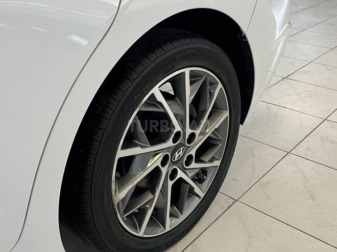 Hyundai Avante-5