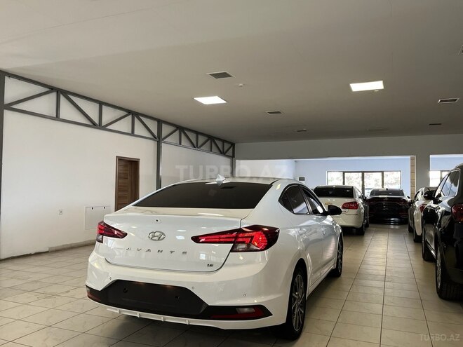 Hyundai Avante-2