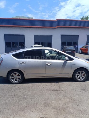Toyota Prius-4